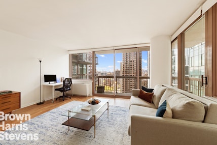 Rental Property at 235 East 40th Street 30B, Midtown East, NYC - Bedrooms: 1 
Bathrooms: 1.5 
Rooms: 4  - $5,900 MO.