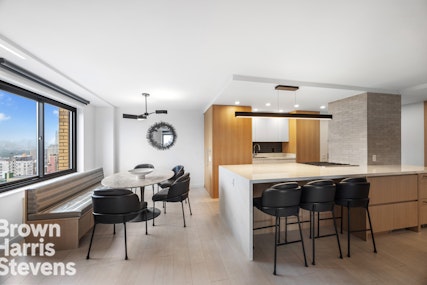 Property for Sale at 201 West 70th Street, Upper West Side, NYC - Bedrooms: 2 
Bathrooms: 2 
Rooms: 4  - $2,350,000