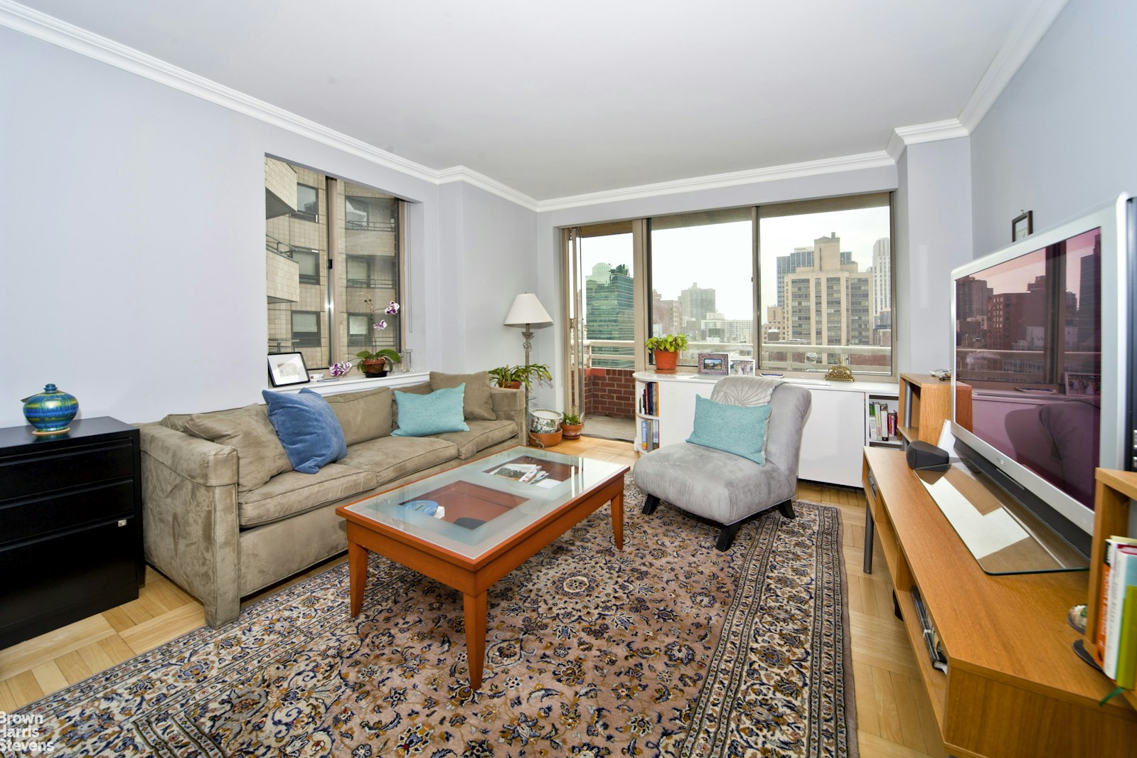Photo 1 of 236 East 47th Street 26B, Midtown East, NYC, $4,275, Web #: 23508511