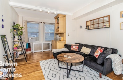 333 East 43rd Street 217, Midtown East, NYC - 1 Bedrooms  
1 Bathrooms  
3 Rooms - 