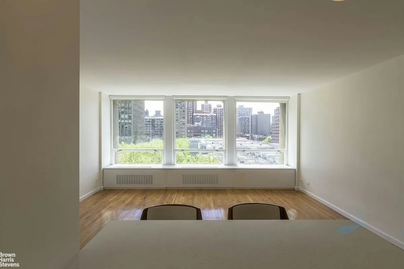 Photo 1 of 300 East 33rd Street 7P, Kips Bay, NYC, $4,600, Web #: 23512855
