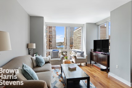 200 West End Avenue 8C, Upper West Side, NYC - 2 Bedrooms  
2.5 Bathrooms  
5 Rooms - 