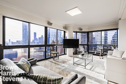 Rental Property at 200 East 61st Street 33A, Upper East Side, NYC - Bedrooms: 1 
Bathrooms: 1.5 
Rooms: 3  - $7,000 MO.
