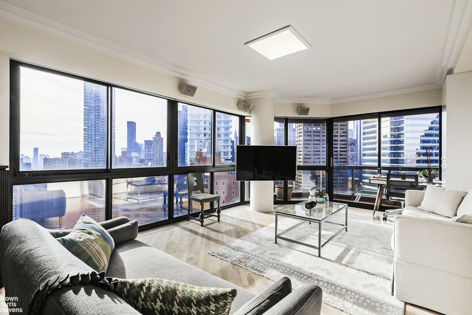 Photo 1 of 200 East 61st Street 33A, Upper East Side, NYC, $7,000, Web #: 23515938