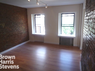 Rental Property at 412 East 9th Street 9, East Village, NYC - Bedrooms: 3 
Bathrooms: 1 
Rooms: 5  - $6,795 MO.