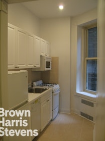 Rental Property at Pineapple Street, Brooklyn Heights, Brooklyn, NY - Bathrooms: 1 
Rooms: 2  - $3,500 MO.