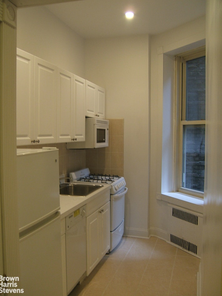 Photo 1 of Pineapple Street, Brooklyn Heights, Brooklyn, NY, $3,500, Web #: 23517256