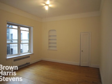 Rental Property at Pineapple Street, Brooklyn Heights, Brooklyn, NY - Bathrooms: 1 
Rooms: 2  - $3,400 MO.