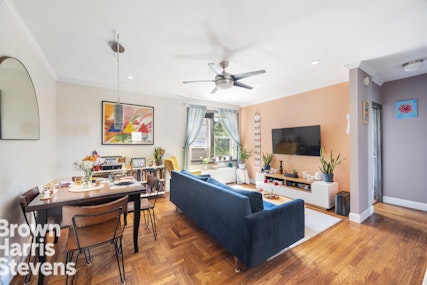 48 -35 43rd St 7A, Sunnyside, Queens, New York - 2 Bedrooms  
1 Bathrooms  
4 Rooms - 