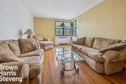306 East Mosholu Parkway, Norwood, Bronx, New York - 2 Bedrooms  
2 Bathrooms  
4 Rooms - 