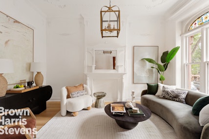 18 Arlington Place, Bedford-Stuyvesant, Brooklyn, New York - 5 Bedrooms  
5.5 Bathrooms  
8 Rooms - 