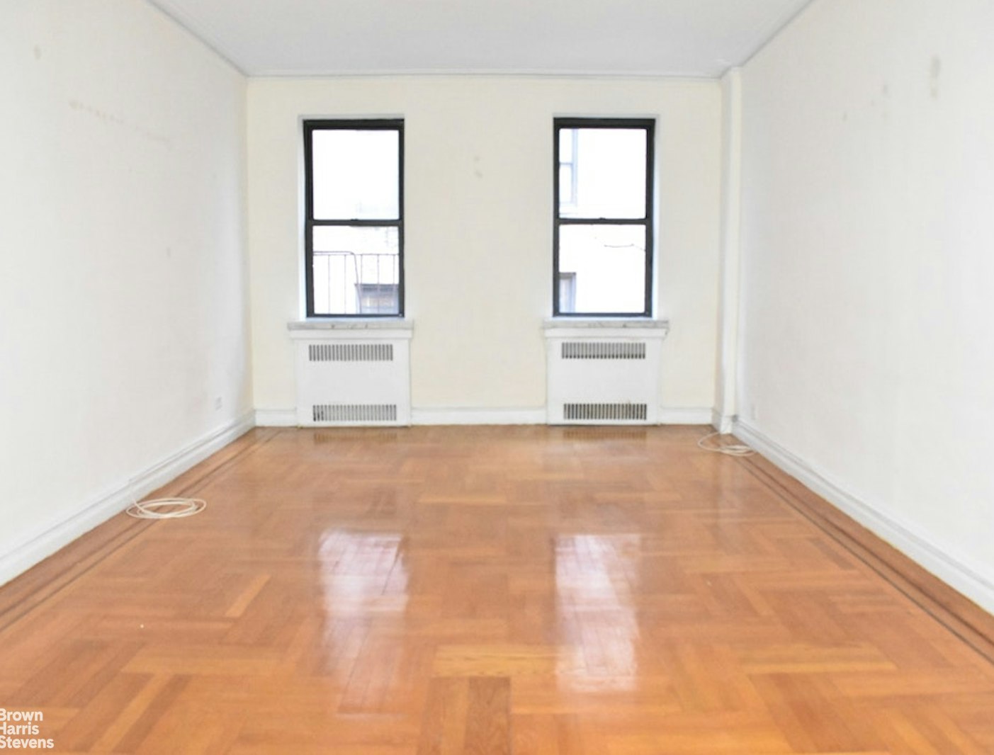 Photo 1 of 802 West 190th Street 3J, Washington Heights, NYC, $2,900, Web #: 23523793