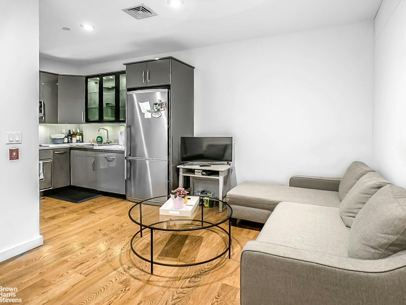 Photo 1 of 210 East 35th Street 5A, Kips Bay, NYC, $5,300, Web #: 23524902