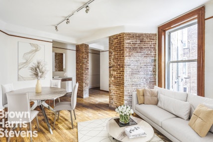 25 Charles Street, West Village, Downtown, NYC - 2 Bedrooms  
1 Bathrooms  
4 Rooms - 