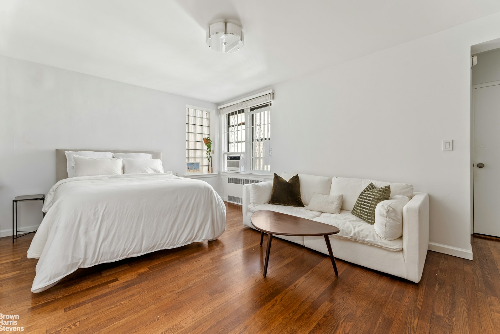 54 East 8th Street 4L Greenwich Village New York NY 10003