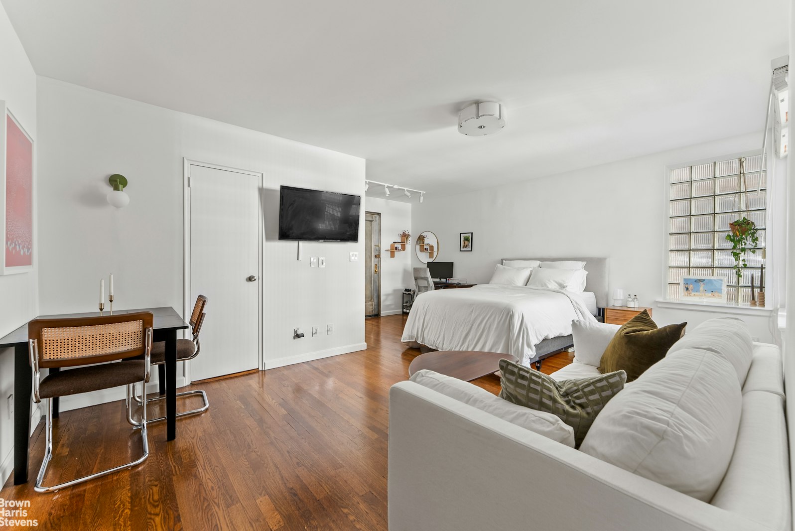 54 East 8th Street 4L Greenwich Village New York NY 10003